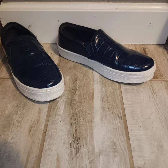 Sam Edelman Women’s Lacey Crocodile Pattern Slip-on Platform Sneakers - Picture 3 of 6